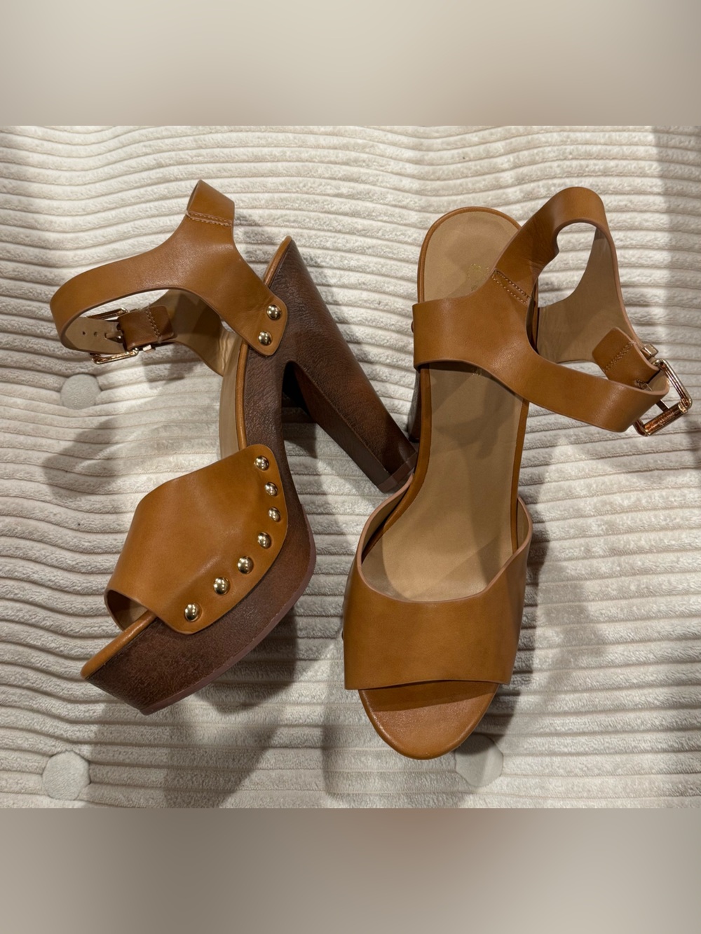 Rue21: Women's Tan Faux Leather Platform Sandals with Stud Detail: size 10